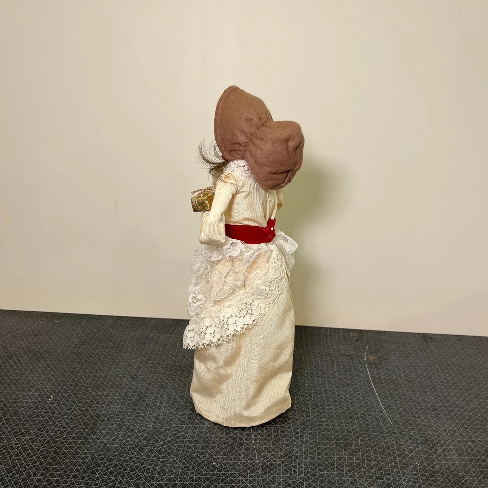 Byers Choice Caroler Woman holding Present, White‎ Dress, Long Brown Hair, 1993